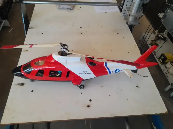 Helicoptero 450 com carenagem Agusta 109