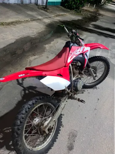 VENDO XR200 COM ROUPA DA CRF