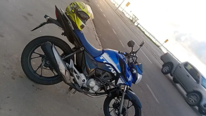 Moto muito nova sem nada pra fazer