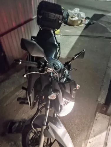 Moto particula, único dono ( ando por dia ida e volta do serviço 16 km) 