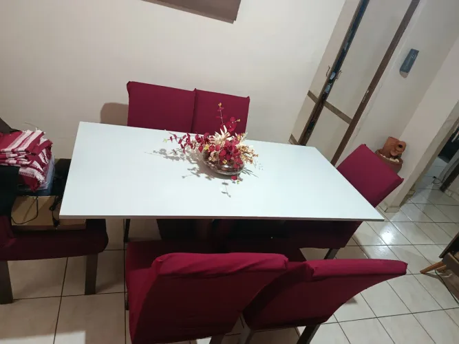 Conjunto Mesa e Cadeiras 6 Lugares COM CAPAS 