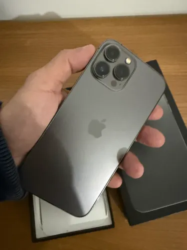 iPhone 13 Pro Max 256GB intacto.