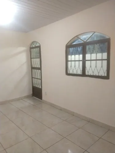 Linda casa sobrado rua principal