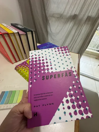 Superfãs livro H1 editora