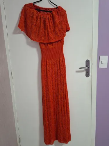 Vestido laranja com renda