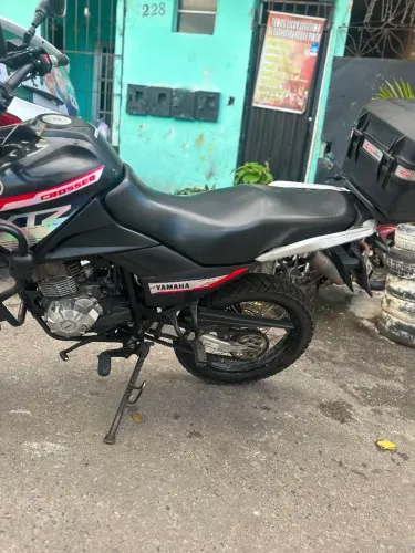 Moto toda boa com bau incluso ipva pago e so pegar e rodar