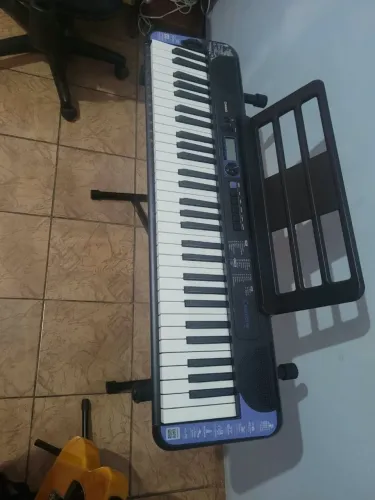  Kit Teclado Casio Ct-s300 Capa Acolchoada Suporte 127/220v.
