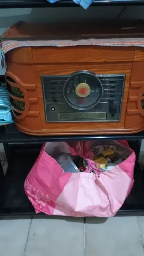 Som com dvd, rádio, vídeo auxílio,dico de vinil, pendrive.