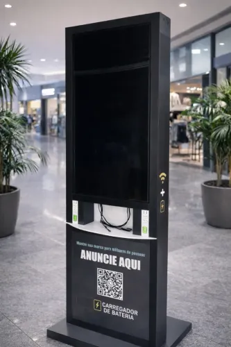 Totem Digital 40 pol. com Carregador de Celular e Sistema de Anúncios