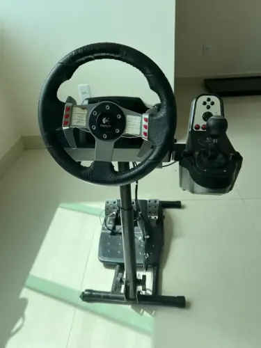 Cockpit + G27 completo + kit de pedais adicional G27