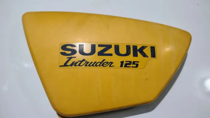 Carenagem tampa lateral Suzuki 