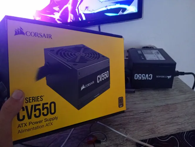 Fonte 550w Corsair na caixa com garantia.