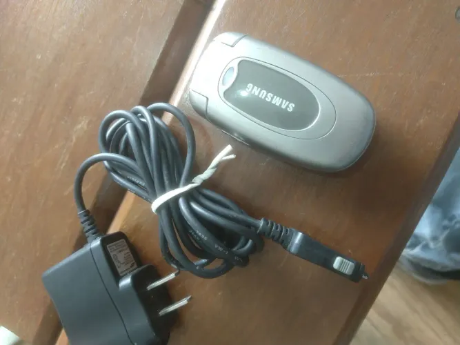 Celular retrô Samsung flip