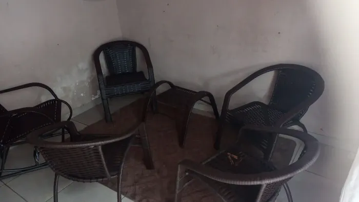 Tem esse kit de cadeira pra trocar pelo sofá bom 