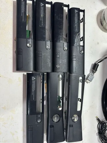 Frentes Xbox 360 com placas