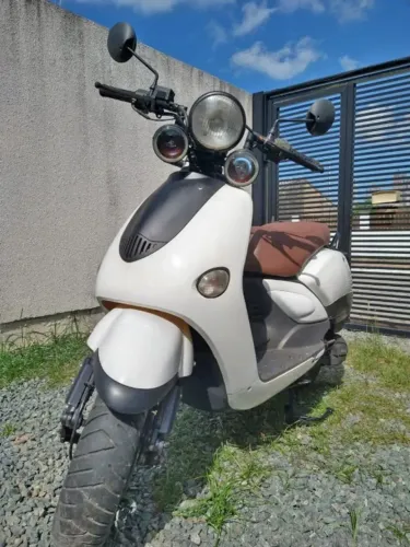 Motorino Custom 150cc Gasolina - Scooter Retrô Automática