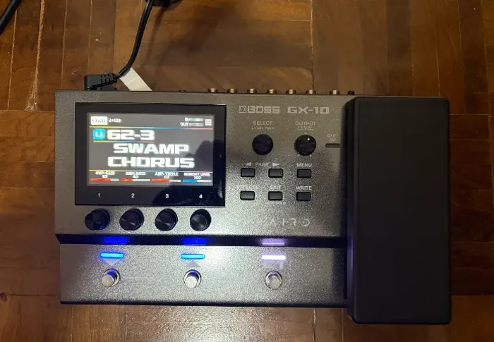 Boss GX-10 + Adaptador BT-Dual + Case original Boss - Na garantia (maio/2027)
