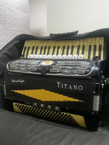 Vendo Sanfona / Acordeon Marca Titano, 120 Baixos 4/5 voz, 11/4 Registros