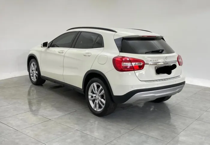 Mercedes-Benz GLA 200 Adv. 1.6/1.6 TB 16V Flex Aut. 2016