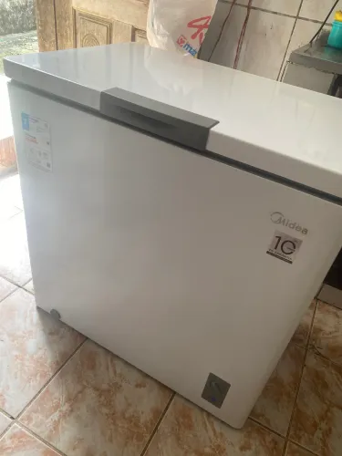 Vendo freezer midea 198 L