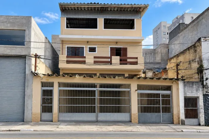 Casa comercial na Rua dos Trilhos, 2161 - SALÃO COMERCIAL COM 2 CASAS QUE PODE SER ALUGADA