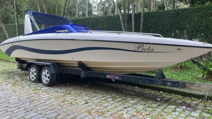 Lancha 2002, ótimo estado, motor Johnson 185