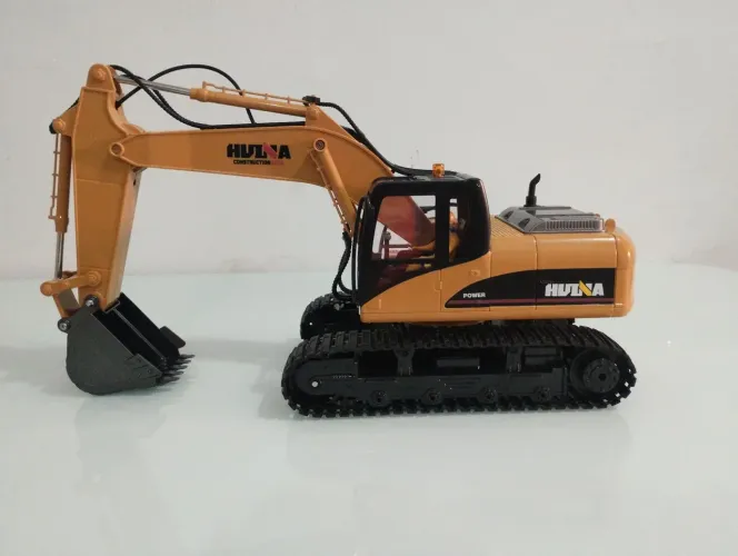 BRINQUEDO ESCAVADEIRA HUINA 1535  - CONTROLE REMOTO