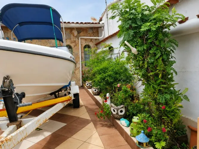 Casa à venda na Flórida Mirim | 2 quartos | 2 banheiros | 230m² de terreno | Próxima à pra