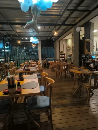 Auxiliar de cozinha noite
