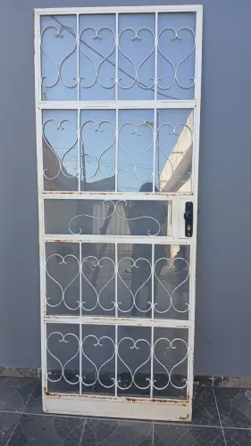 Porta 210x80 com vidro e fechadura