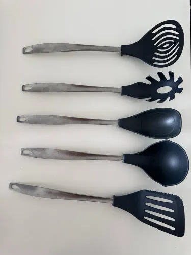 Jogo de Utensílios de Cozinha Tramontina 5 Peças - Nylon Preto com Cabo de Aço Inox