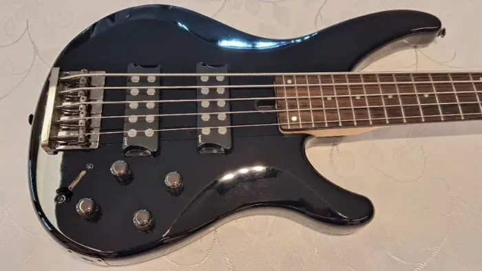 Baixo YAMAHA TRBX305