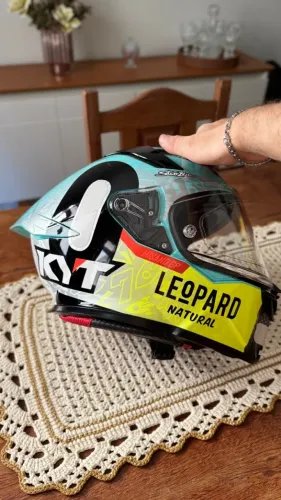 Capacete KYT R2R