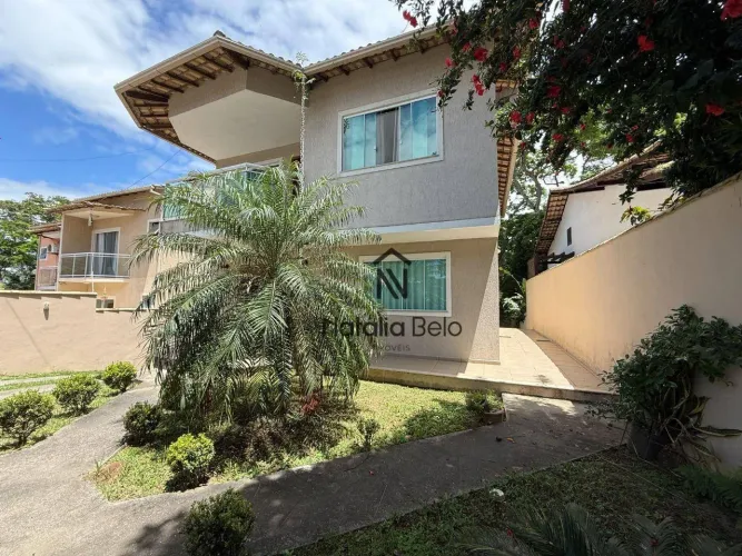 Casa no Centro de Rio das Ostras com 04 Quartos em terreno inteiro.