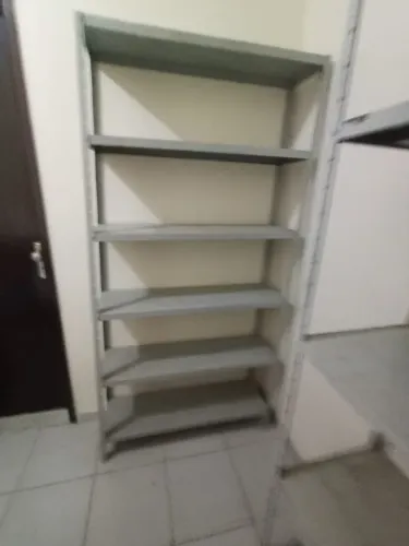 3 estantes de aço