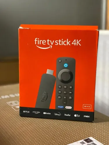 Fire TV Stick 4K Amazon - Transforme sua TV em Smart (C/ Comando de Voz Alexa)