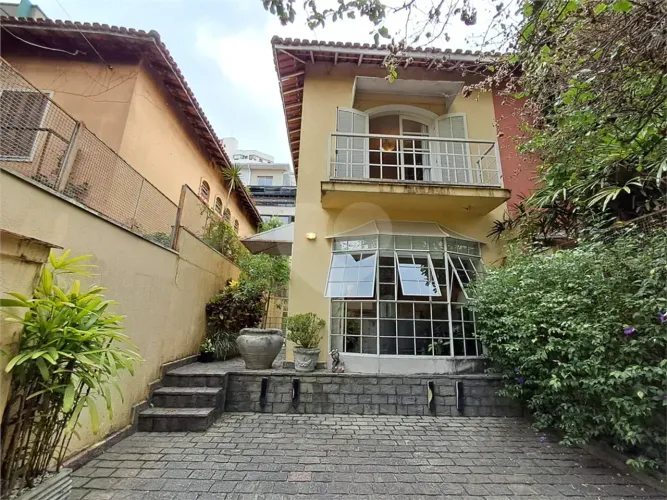 Casa de Vila - Vila Madalena - 3 Suítes / Quartos - 2 Vagas - Venda / Compra