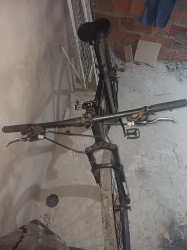 Vende-se uma bicicleta aro 29