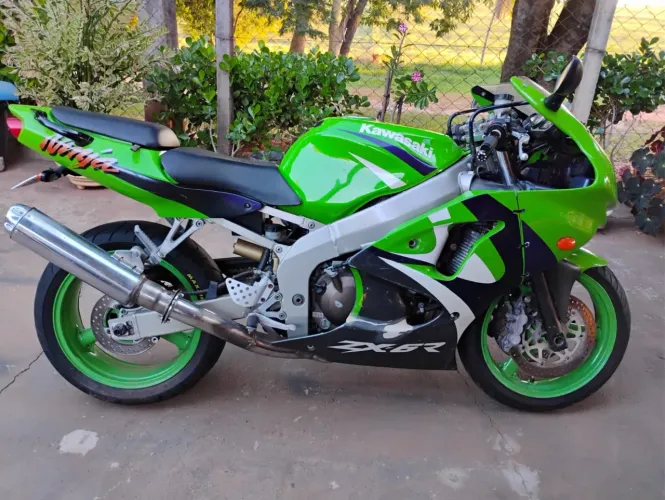 Vende-se Moto Kawasaki Ninja 