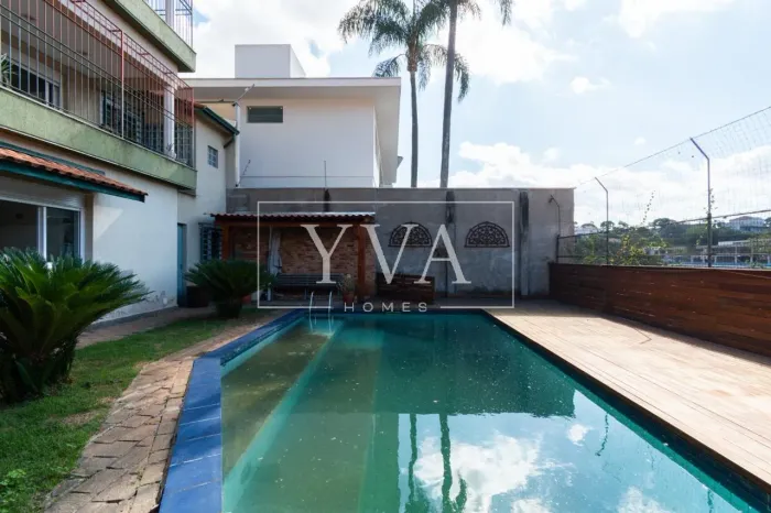 Casa com Piscina 400m² 3 Suítes 2 Vagas no Pacaembu.