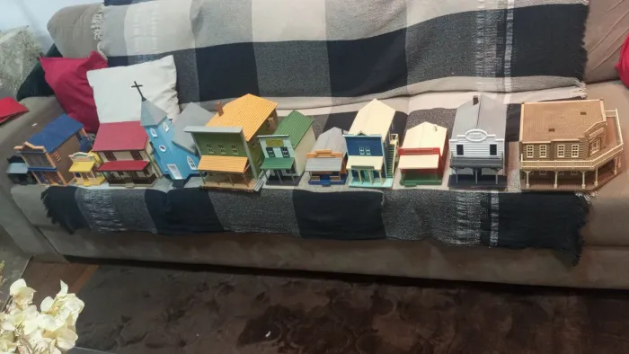 Casinhas estilo departamento 56, por encomenda, existe mais de 100 modelos, além deses