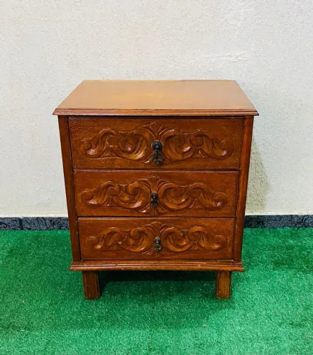 Antiga cabeceira de cama em ótimas condições