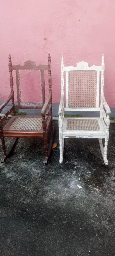 Duas cadeiras de balanço largas e fortes