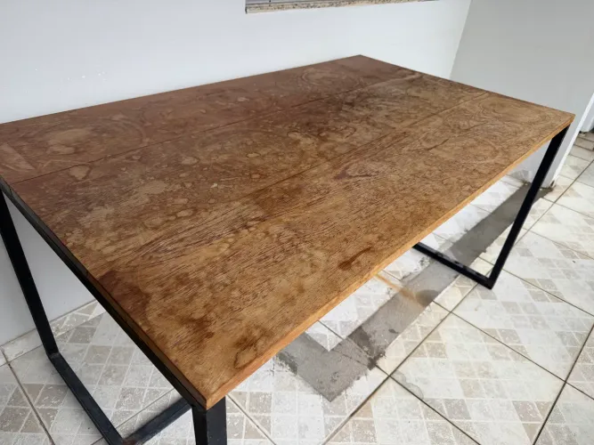 Mesa madeira e ferro