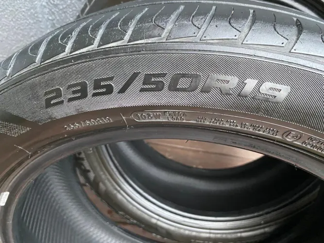 PNEU 235/50-19