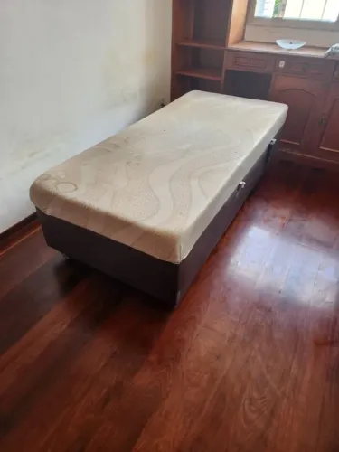 Cama hospitalar com controle