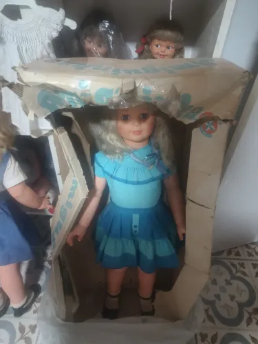 Boneca Amiguinha antiga na caixa