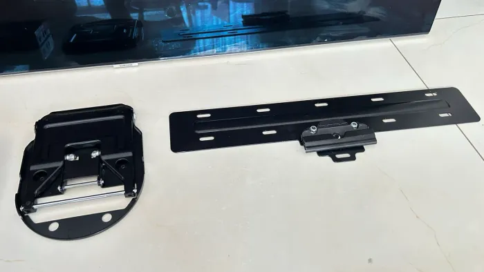TV Samsung QLED 55 Polegadas com acessórios para retirada de peças