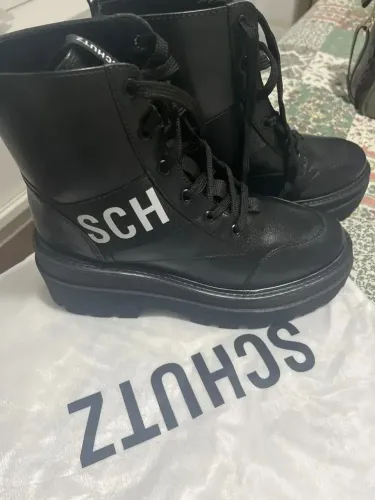 Bota schutz nova