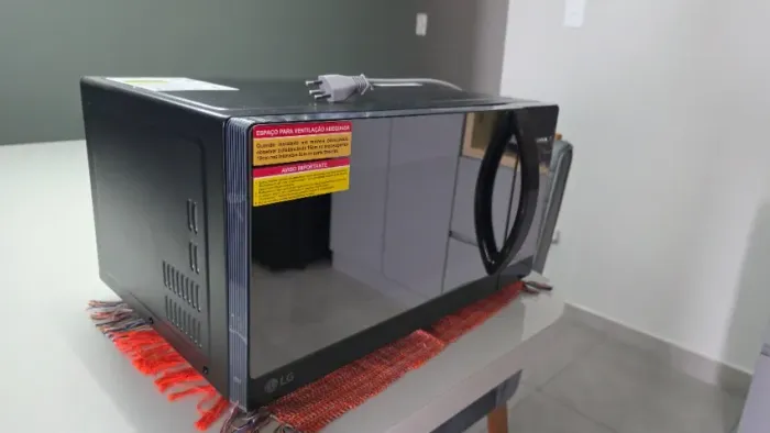 Microondas LG 30L 220V [Novo]